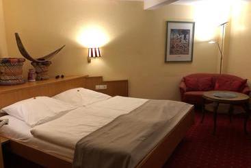 Pensão Der Hirsch & Frederix  Altstadt & Restaurant