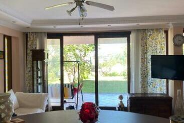 شقق خاصة سياحية Sea House With A Garden