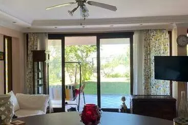 Apartaments turístics Sea House With A Garden
