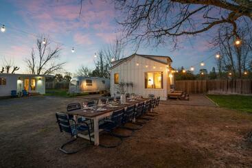 דירות לתיירים Coppola By Avantstay Explore The Wineries Near This Gorgeous Healdsburg Home W Bar Large Yard