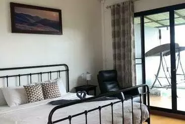 Bed & Breakfast Feel The Fog