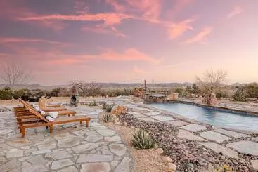 Turistihuoneistot Rhythm By Avantstay Stunning Home W Pool, Hot Tub & Sweeping Views