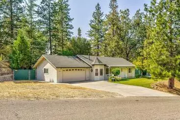 ツーリストアパートメント Acorn House   Charming House In Green Heaven With Pool Table With Lovely Backyard