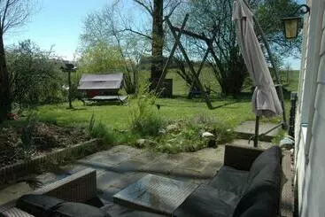 ツーリストアパートメント Fewo Mit Lounge Und Klavier