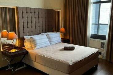 Aparthotel 2 Bedroom Unit With 2 Balcony Poblacion Makati City