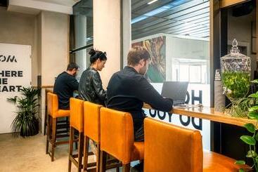 Общежитие Wom Beach Pod Hotel A Member Of Brown Hotels