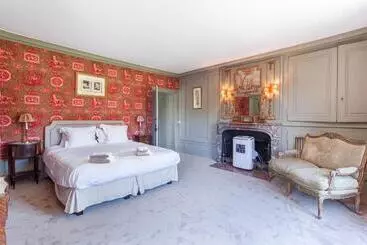 Aamiaismajoitus (B&B) Château De Paradis