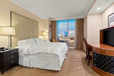 هتل آپارتمان Balcony Unit At The Mgm Grand Signture