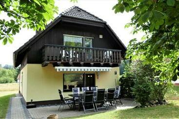 דירות לתיירים Helles Ferienhaus Im Landhausstil Für Bis Zu 10 Personen