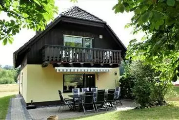 Vakantie-appartementen Helles Ferienhaus Im Landhausstil Für Bis Zu 10 Personen