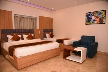 Hotel Ekta International !! 300 Mts From Baba Baidyanath Dham Temple !!