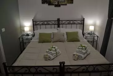 تختخواب و صبحانه Karina S Rooms