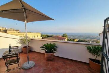 דירות לתיירים La Terrazza Dell Ulivo