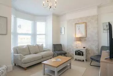 Apartamenty turystyczne Spacious 4 Bed Victorian House With Sea Views Tjs4tt
