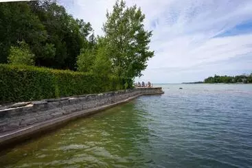 Cămin Somewhere In Time   Retro Spacious Cottage With Private Sandy Beach