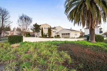 Turistihuoneistot Fiano By Avantstay Centrally Located Haven W/ Stunning Courtyard & Pool Table