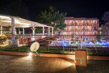 Hotel The Highgarden