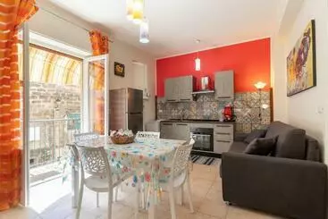 ツーリストアパートメント Leondoro   Pirandello