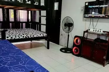 Pensión Casita Mia Guest House For 9pax With Wifi, Netflix, Youtube, Karaoke, Can Cook And Bbq