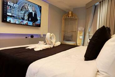 شقق خاصة سياحية Elegant Studio With Videoke At Azure North Pampanga