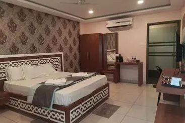 Hotel Emerald Royal Residency