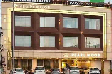 هتل Pearl Wood