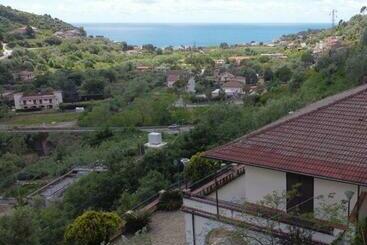 פנסיון Maison Emi