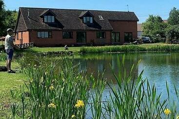 Bransford Farm Fishery & B & B