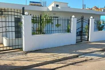 پانسیون Arjan Dyli Guesthouse