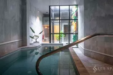 Bed and Breakfast Set Spa