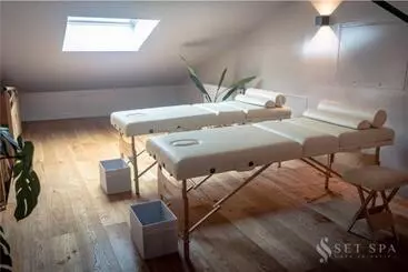 Bed and Breakfast Set Spa