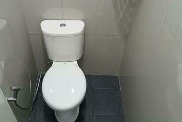 בית מלון כפרי Srikandi Baru Inn Blok O