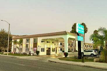 호텔 Casa Blanca Express & Suites Cypress Buena Park   Anaheim Area