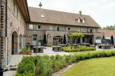 Otel Ferme D Ecavéé