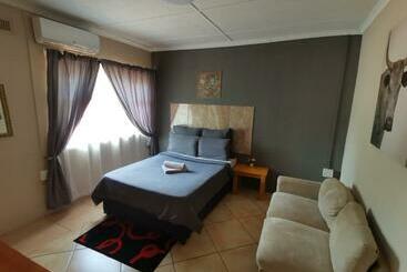 הוסטל Hluzu Guest House