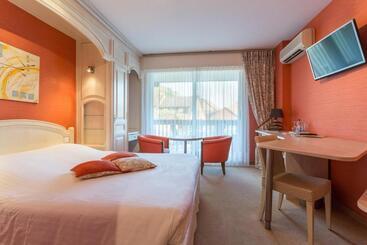 ホテル Auberge Du Cheval Blanc Depuis 1785