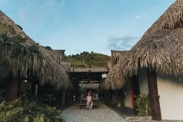 ホテル Makenke Hostel By Los Colores Ecoparque