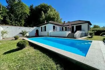 ツーリストアパートメント Traumhaftes Poolhaus Am Idyllischen Ortsrand