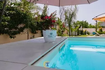 Aamiaismajoitus (B&B) Resort Leonardo  Room, Pool & Restaurant