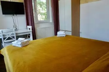 ペンション Cazare Alfredo