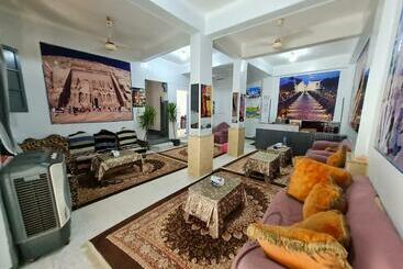 تختخواب و صبحانه Grand Hotel &hostel