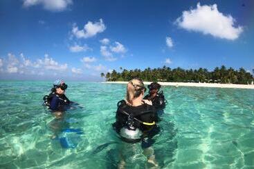 هتل Pearl Himandhoo