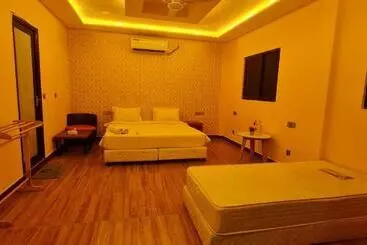 هتل Pearl Himandhoo