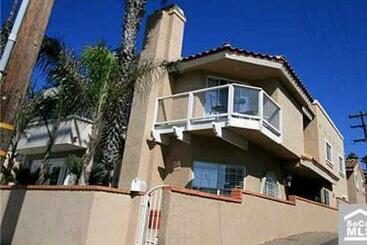 דירות לתיירים Pacific Breeze Right Next To Huntington Beach Pier! Steps From Beach!!