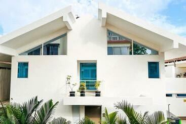 Turistihuoneistot Contemporary 4bhk Villa With Pool Near Candolim