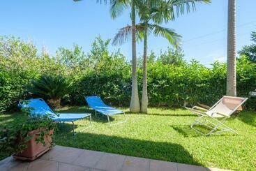 Apartamenty turystyczne Villa Delle Pomelie