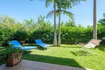 Turistihuoneistot Villa Delle Pomelie