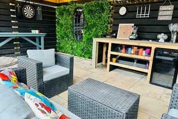 شقق خاصة سياحية Bothy Farm Stay Sleeps 2 Hottub And Pool Table Children Welcome Ayrshire Rural Retreats