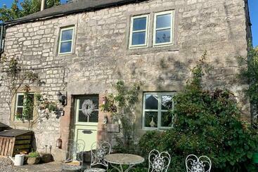 דירות לתיירים Idyllic, Beautiful, Traditional Cottage In Rural Village With Wood Burner And Great Local Pub