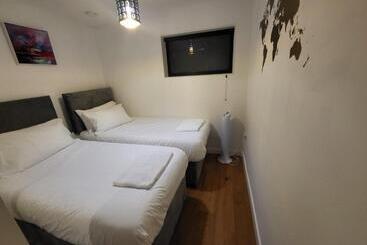 Turist apartmanları City Centre Stylish Apartment Croydon Free Parking Provided